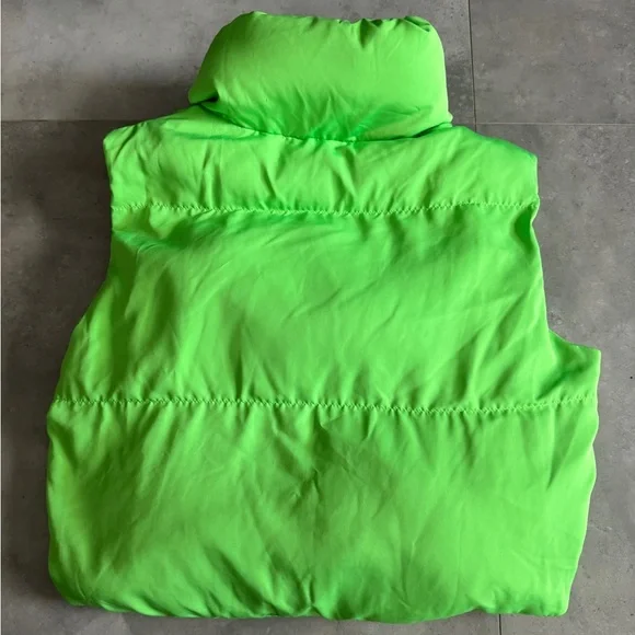Akira Crop Puffer Vest | M - Picture 6 of 6